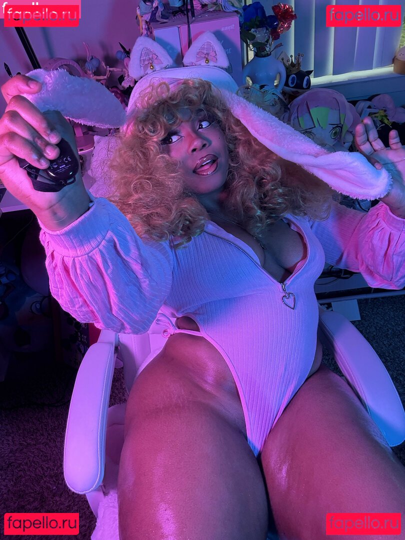 Maibunnii / maicocoanut Onlyfans Photo Gallery 