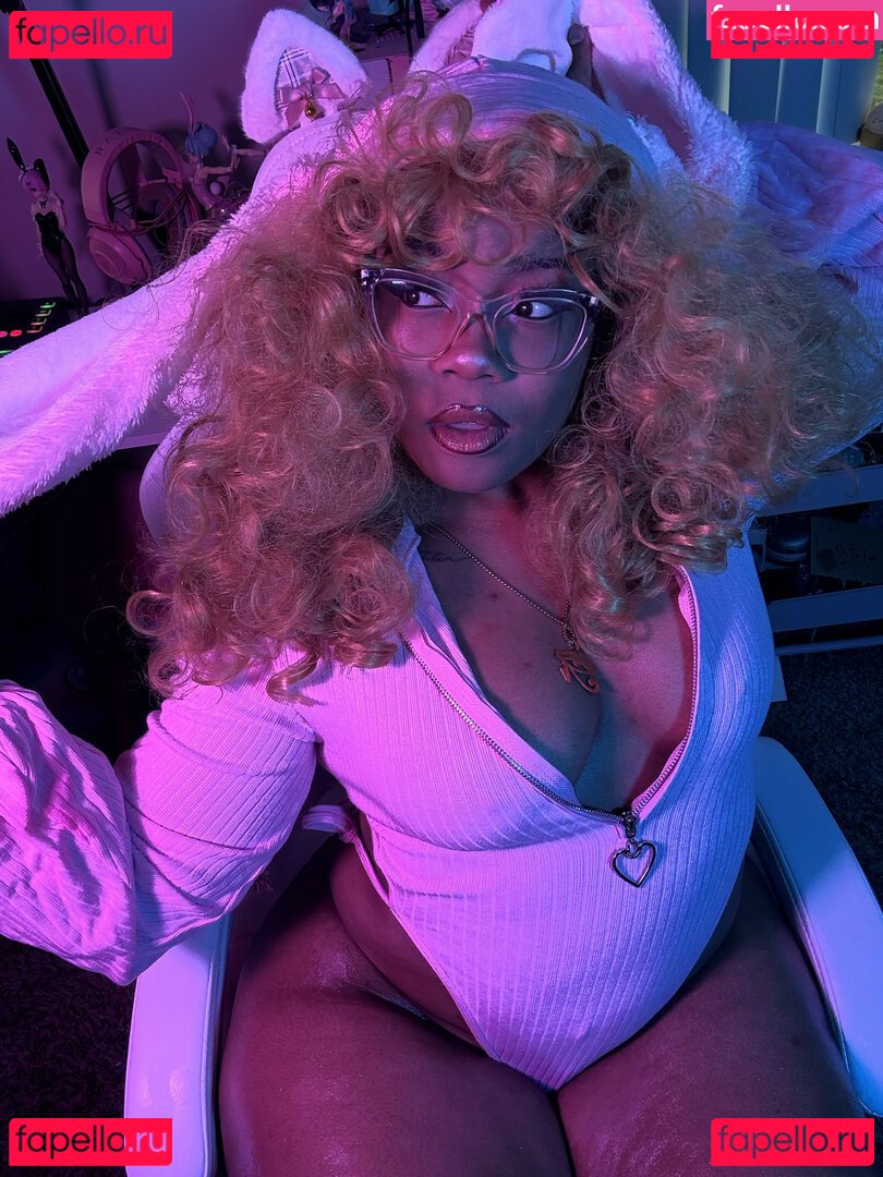 Maibunnii / maicocoanut Onlyfans Photo Gallery 