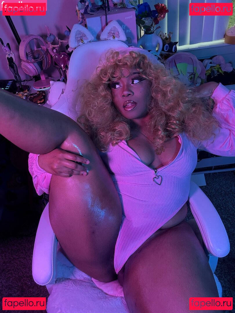 Maibunnii / maicocoanut Onlyfans Photo Gallery 