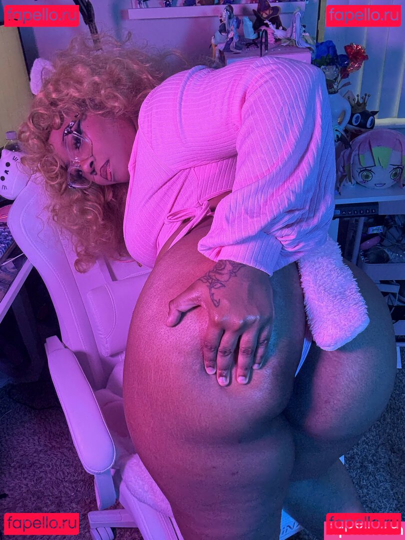 Maibunnii / maicocoanut Onlyfans Photo Gallery 