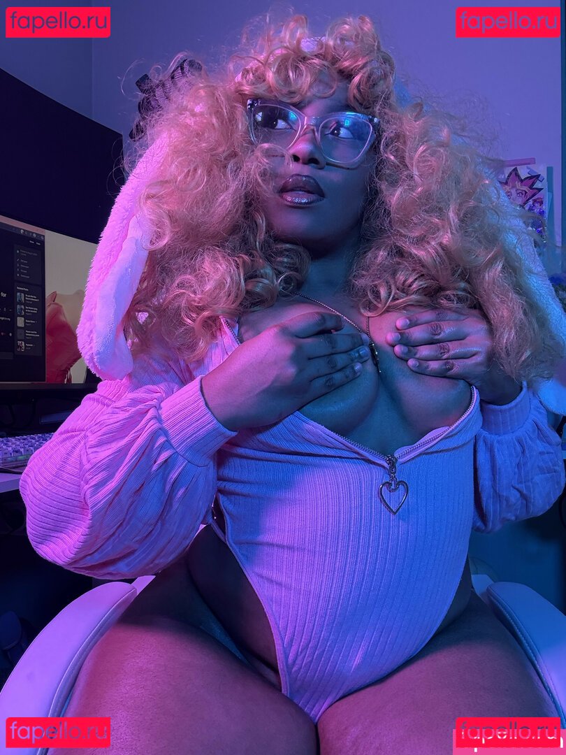 Maibunnii / maicocoanut Onlyfans Photo Gallery 