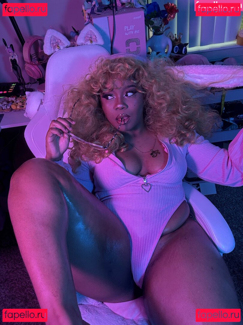 Maibunnii / maicocoanut Onlyfans Photo Gallery 