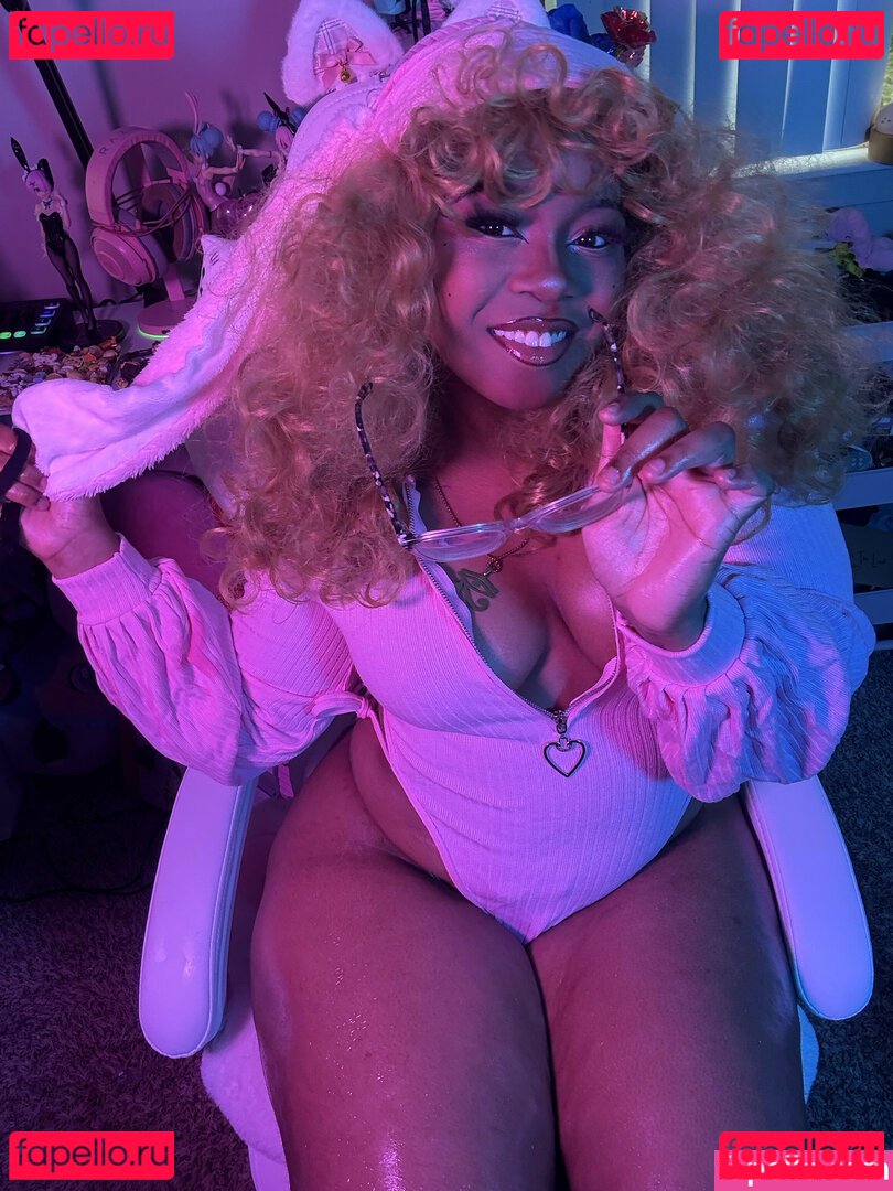 Maibunnii / maicocoanut Onlyfans Photo Gallery 