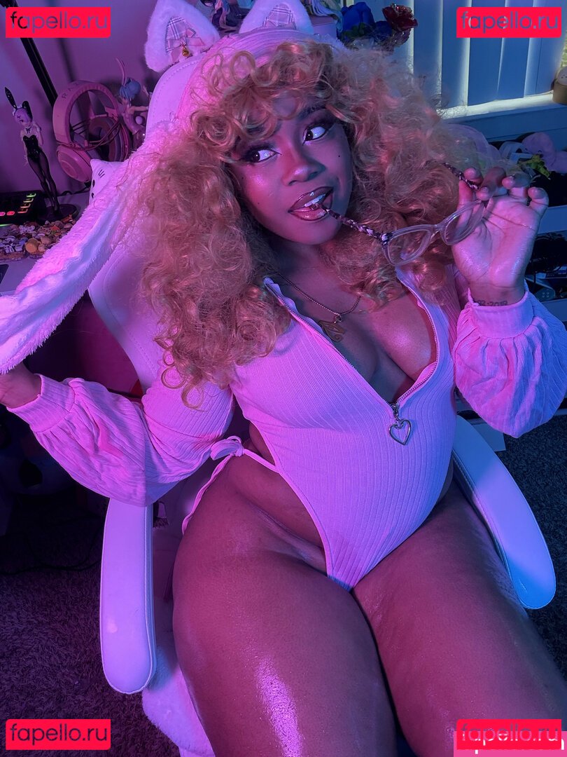 Maibunnii / maicocoanut Onlyfans Photo Gallery 