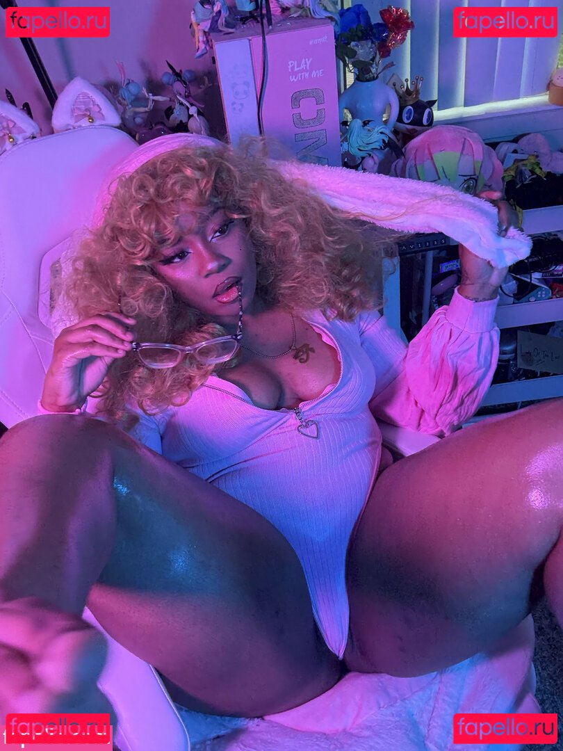 Maibunnii / maicocoanut Onlyfans Photo Gallery 