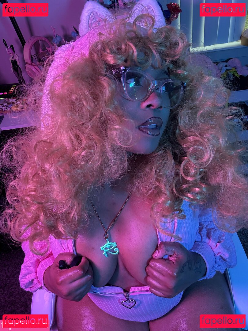 Maibunnii / maicocoanut Onlyfans Photo Gallery 