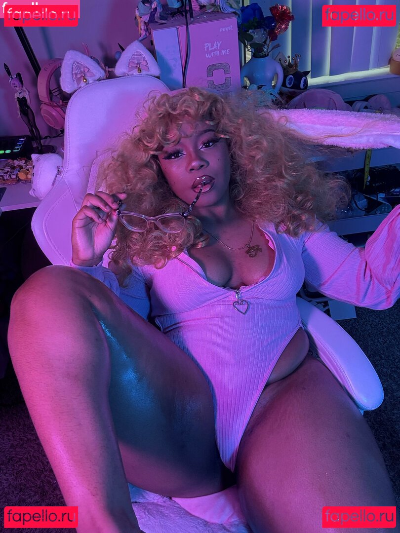 Maibunnii / maicocoanut Onlyfans Photo Gallery 