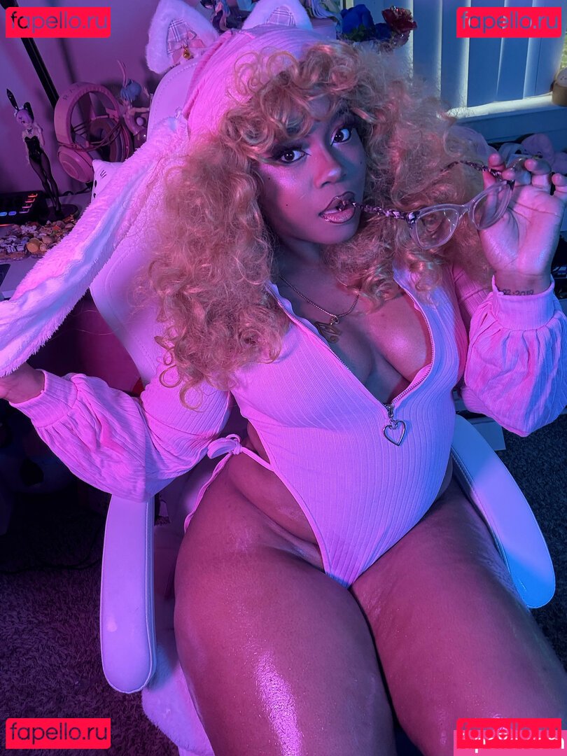 Maibunnii / maicocoanut Onlyfans Photo Gallery 