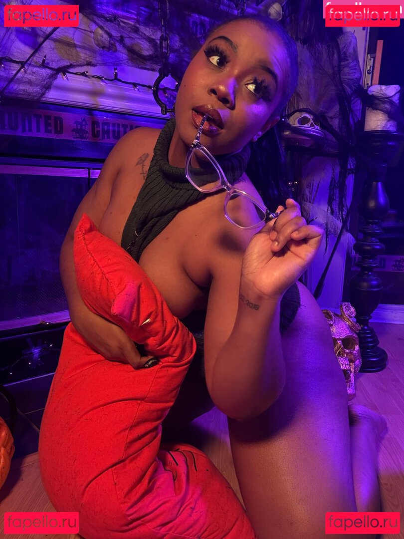 Maibunnii / maicocoanut Onlyfans Photo Gallery 