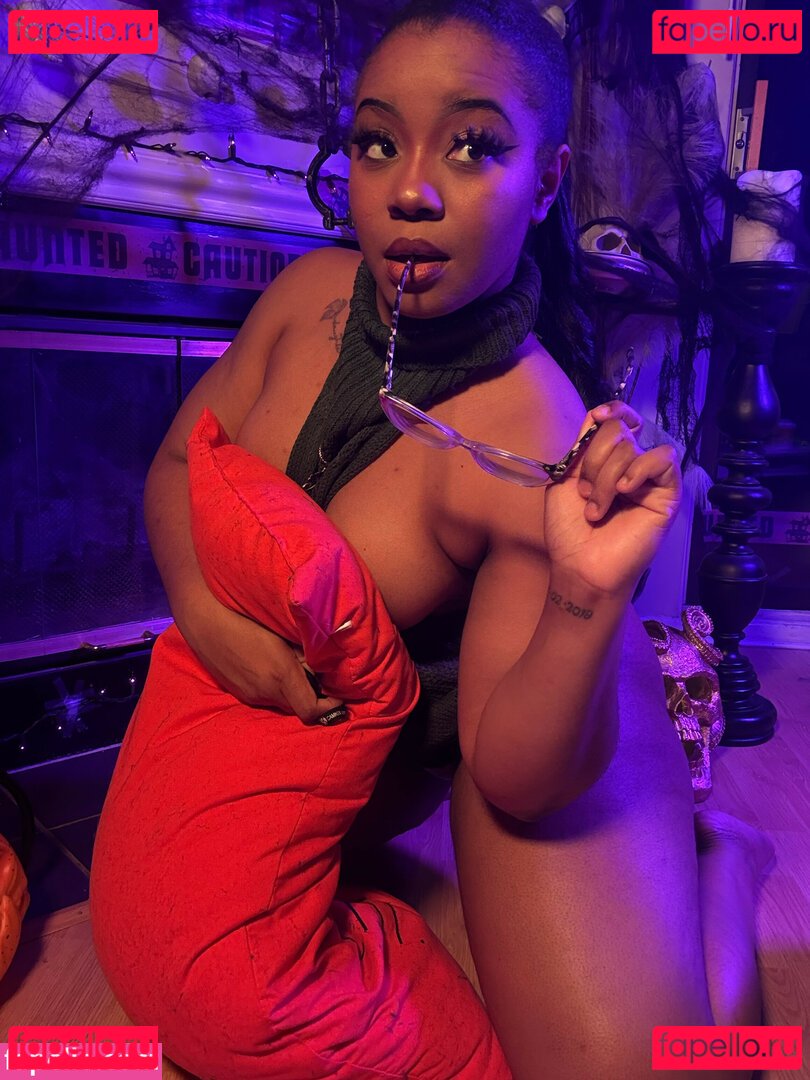 Maibunnii / maicocoanut Onlyfans Photo Gallery 