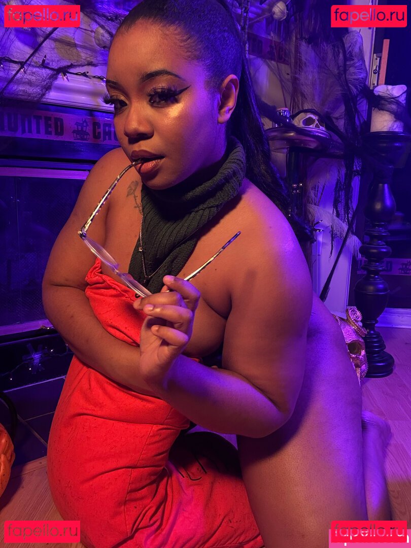 Maibunnii / maicocoanut Onlyfans Photo Gallery 