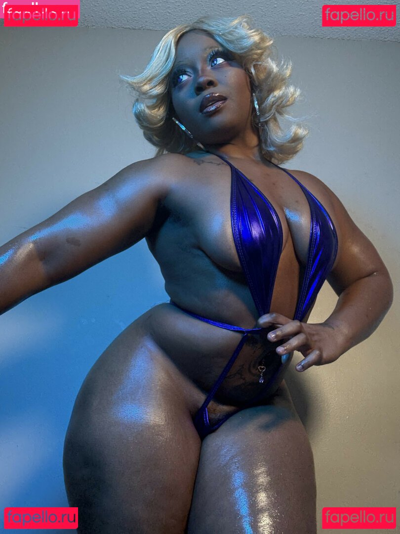 Maibunnii / maicocoanut Onlyfans Photo Gallery 