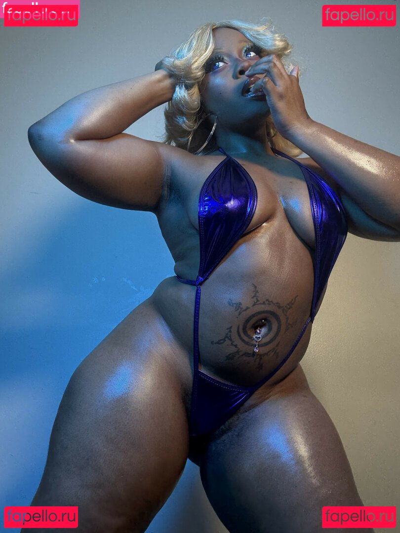 Maibunnii / maicocoanut Onlyfans Photo Gallery 