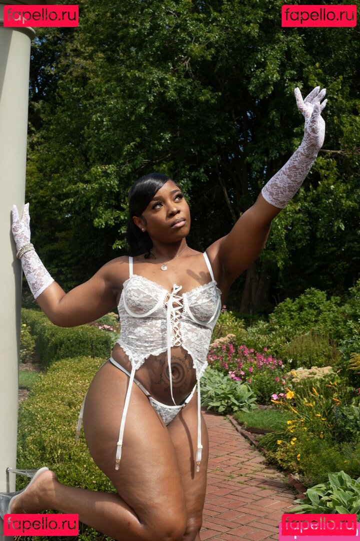 Maibunnii / maicocoanut Onlyfans Photo Gallery 