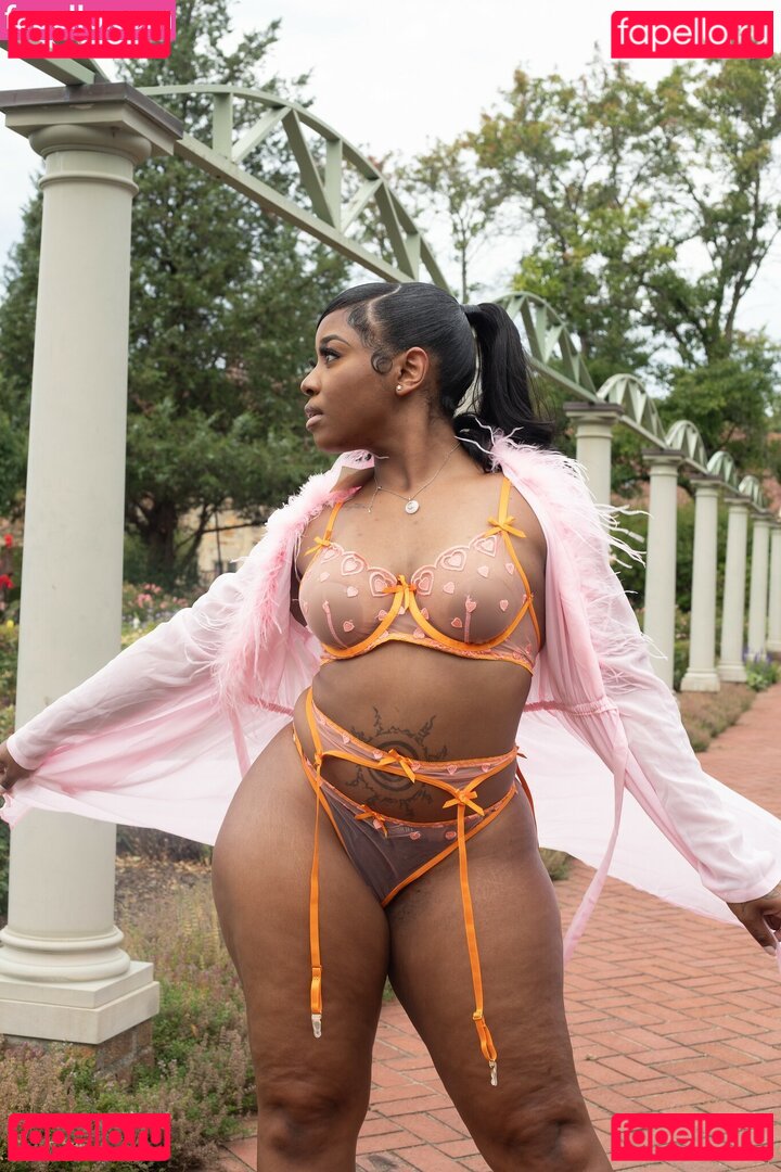 Maibunnii / maicocoanut Onlyfans Photo Gallery 