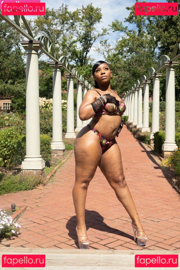 Maibunnii / maicocoanut Onlyfans Photo Gallery 