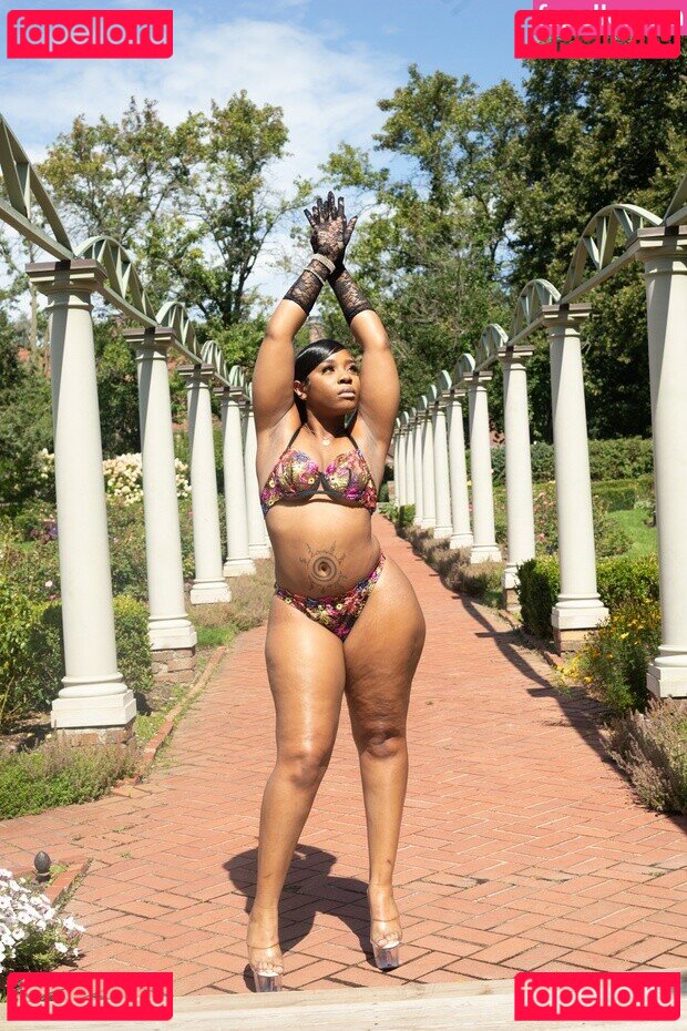 Maibunnii / maicocoanut Onlyfans Photo Gallery 