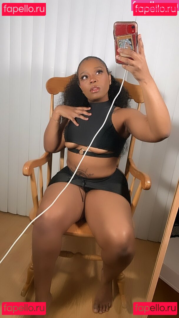 Maibunnii / maicocoanut Onlyfans Photo Gallery 