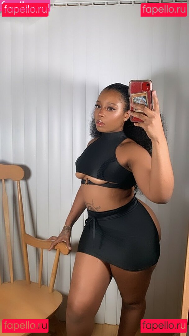 Maibunnii / maicocoanut Onlyfans Photo Gallery 