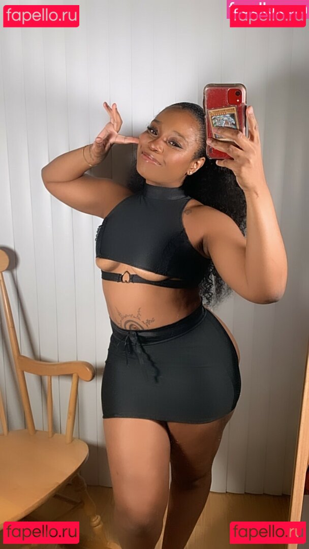 Maibunnii / maicocoanut Onlyfans Photo Gallery 