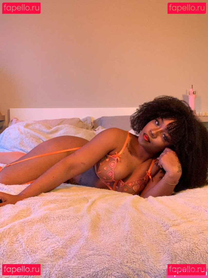 Maibunnii / maicocoanut Onlyfans Photo Gallery 