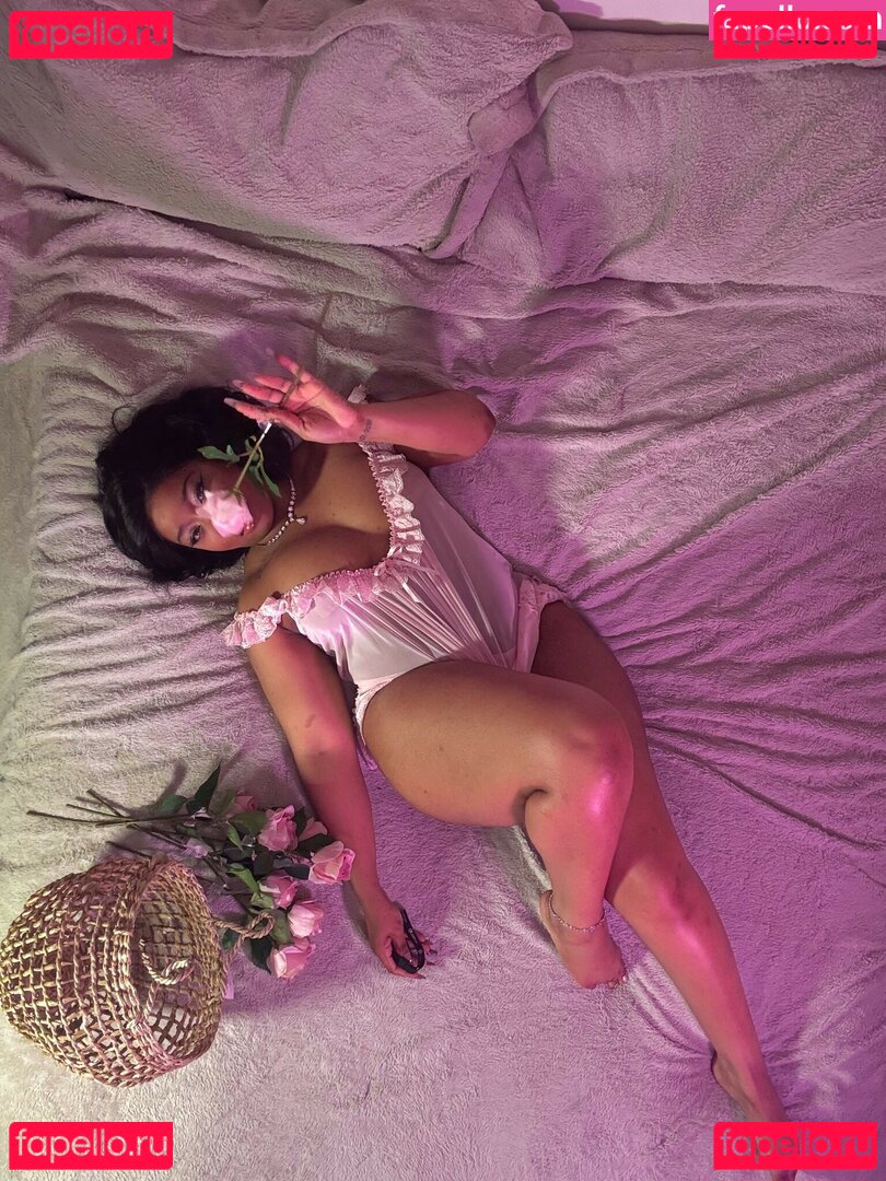 Maibunnii / maicocoanut Onlyfans Photo Gallery 