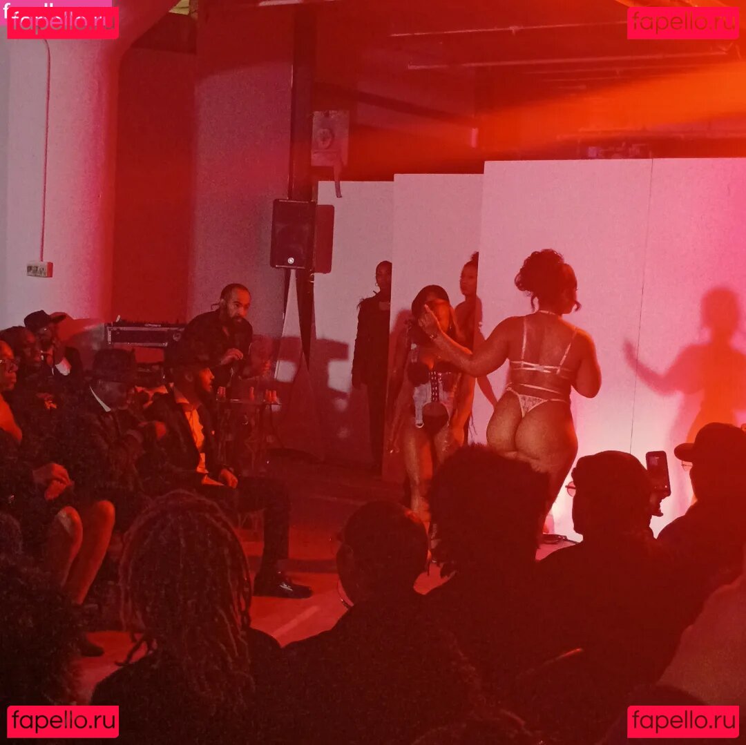 Maibunnii / maicocoanut Onlyfans Photo Gallery 