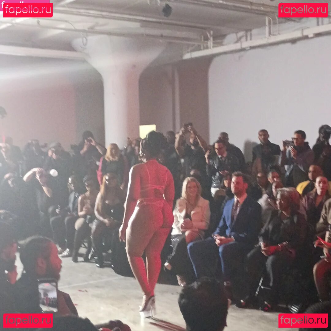 Maibunnii / maicocoanut Onlyfans Photo Gallery 