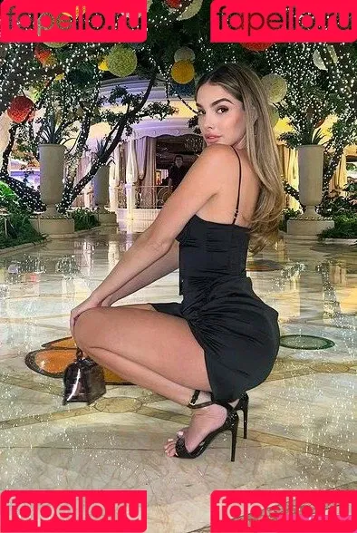 Lyna Perez Onlyfans Photo Gallery 