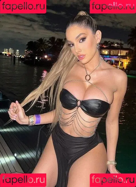 Lyna Perez Onlyfans Photo Gallery 