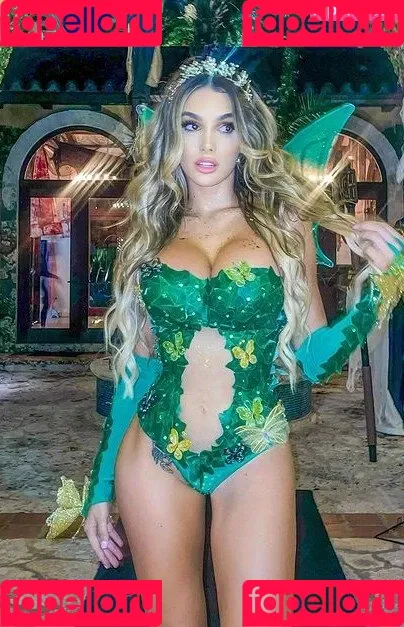 Lyna Perez Onlyfans Photo Gallery 