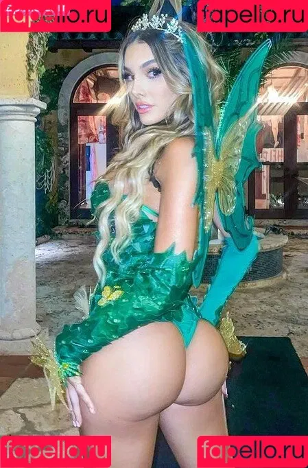 Lyna Perez Onlyfans Photo Gallery 