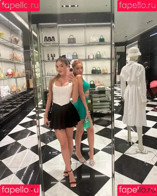 Lyna Perez Onlyfans Photo Gallery 