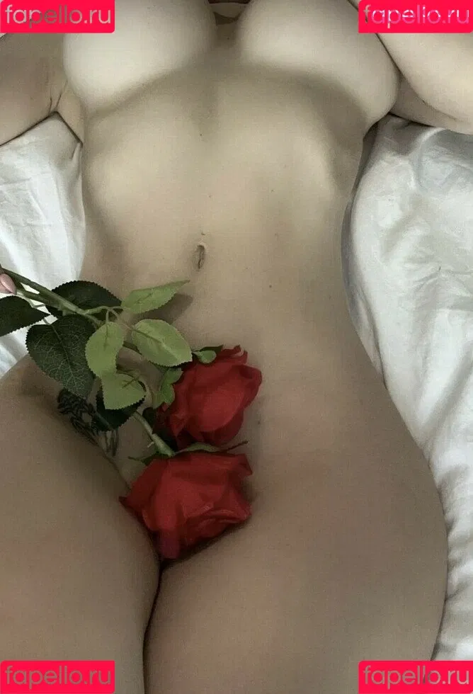Lyna Perez Onlyfans Photo Gallery 