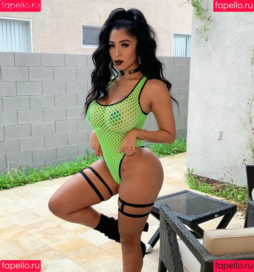 thaliamcix Onlyfans Photo Gallery 