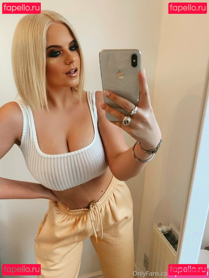 Apollonia Barbi / Apollonia Llewellyn / apolloniabarbi / apolloniallewellyn / barbipage3