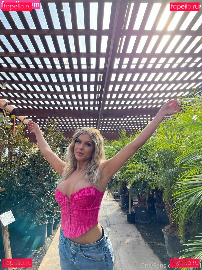 mikahl Onlyfans Photo Gallery 