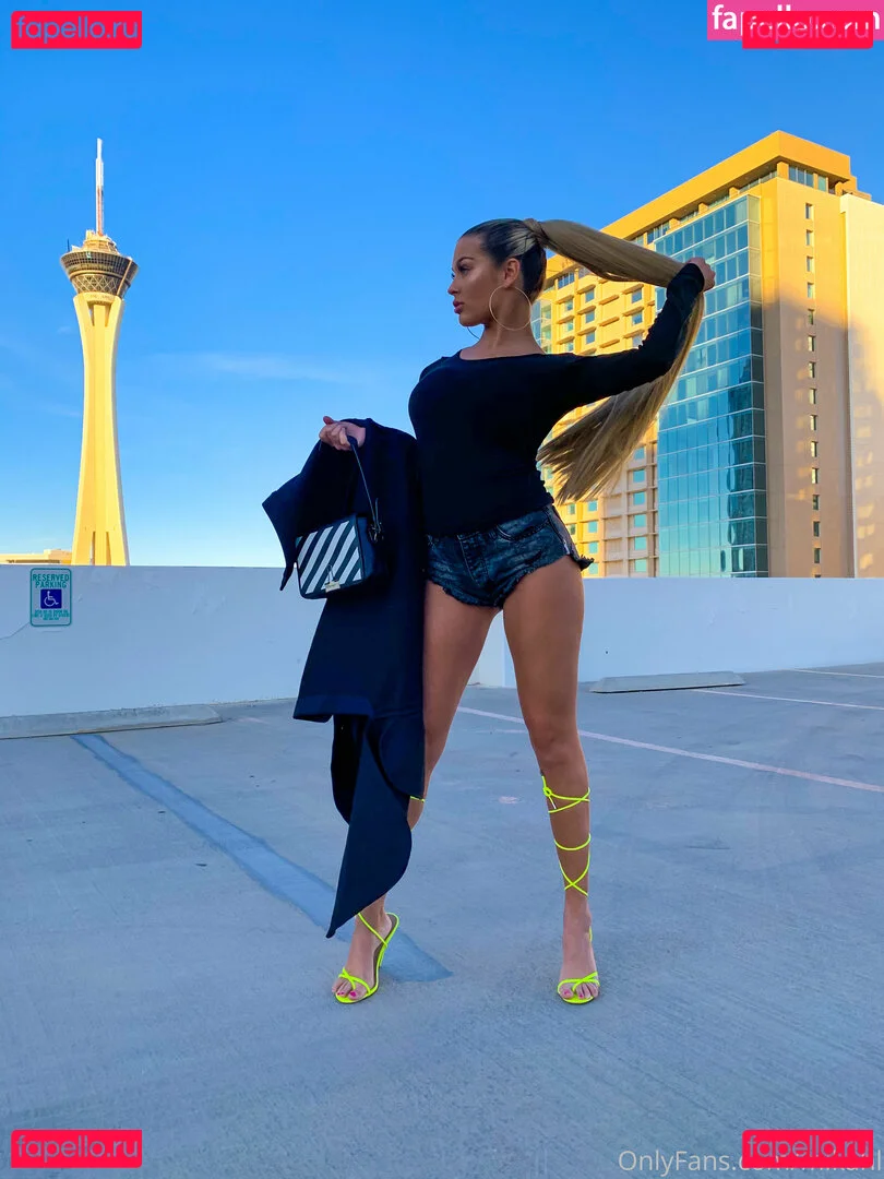 mikahl Onlyfans Photo Gallery 