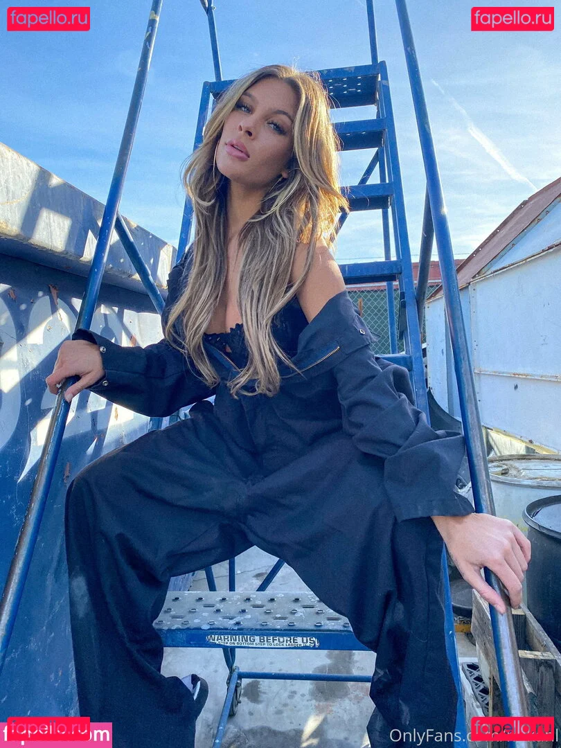 mikahl Onlyfans Photo Gallery 