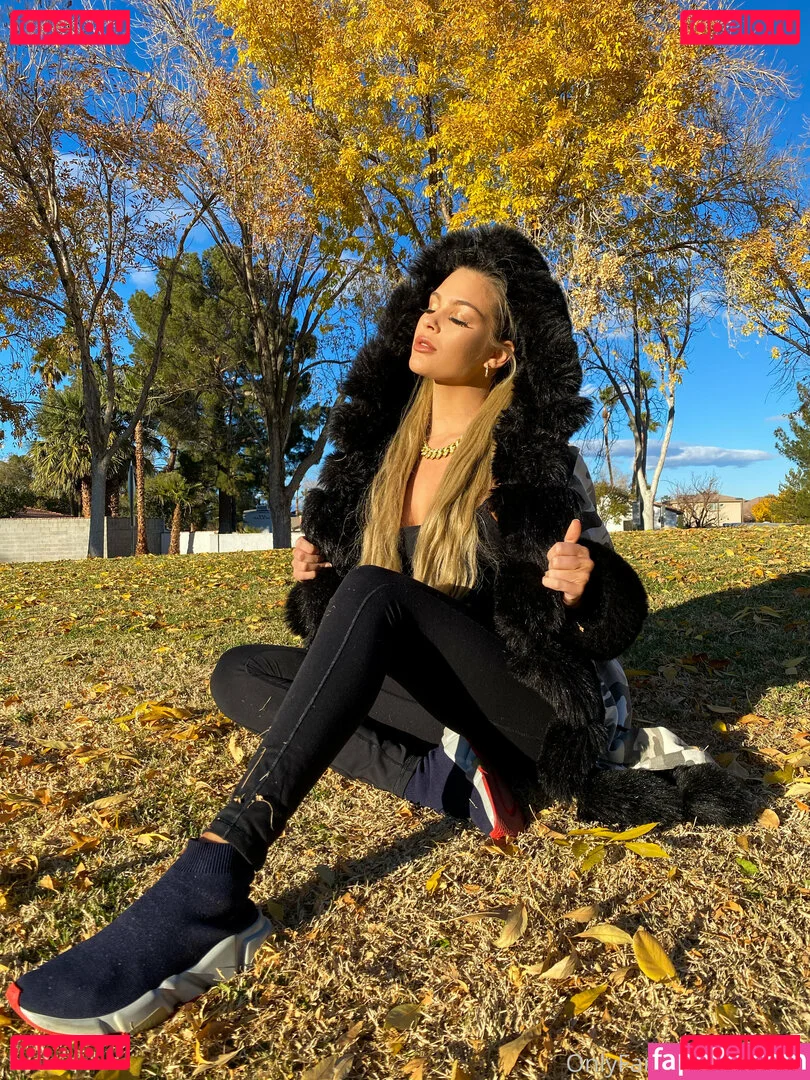 mikahl Onlyfans Photo Gallery 