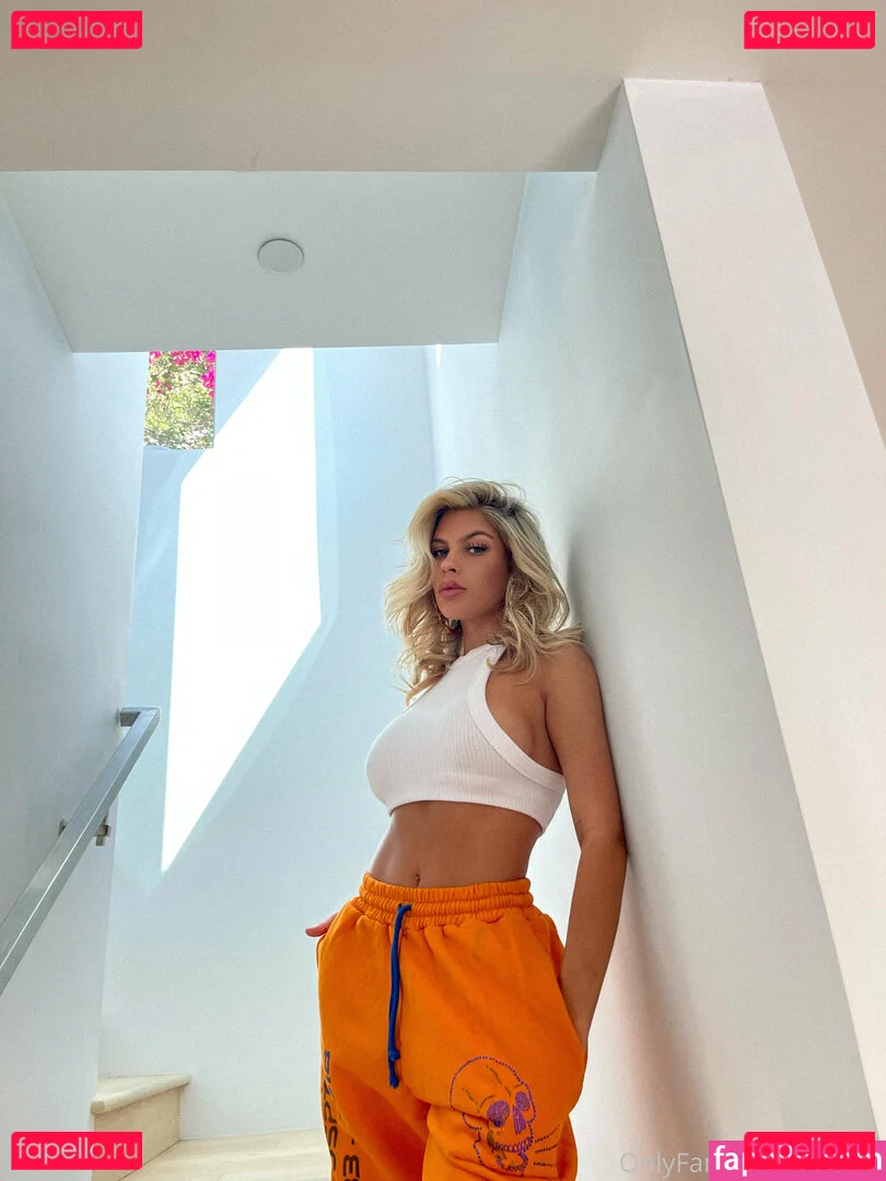 mikahl Onlyfans Photo Gallery 