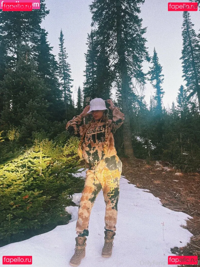 mikahl Onlyfans Photo Gallery 