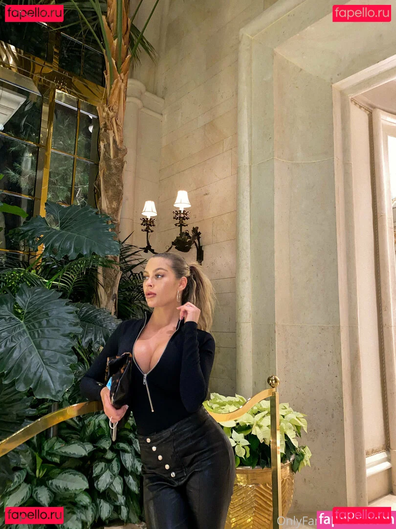 mikahl Onlyfans Photo Gallery 