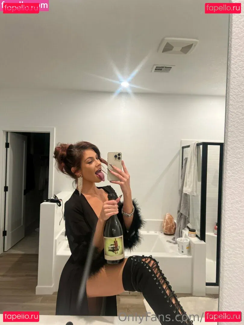 mikahl Onlyfans Photo Gallery 