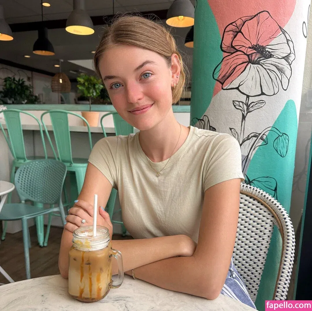 Willow Hand Onlyfans Photo Gallery 