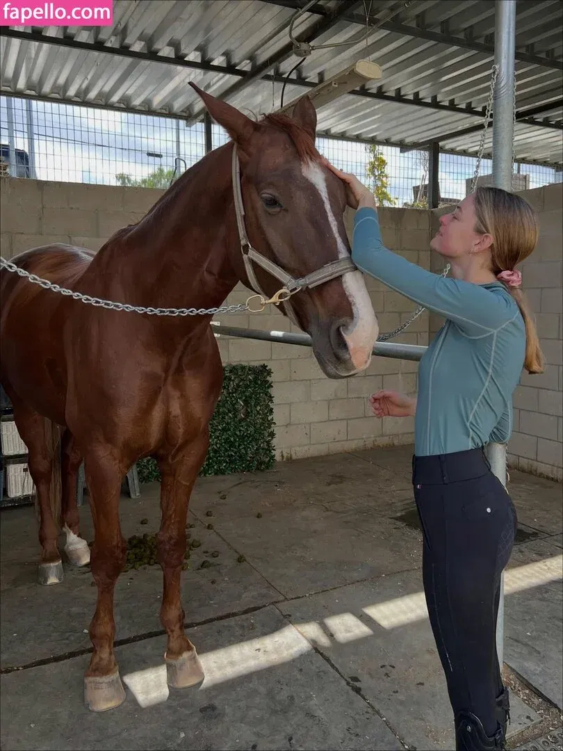 Willow Hand Onlyfans Photo Gallery 