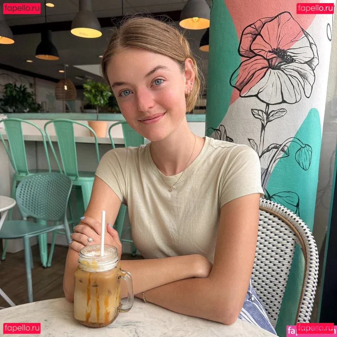 Willow Hand Onlyfans Photo Gallery 