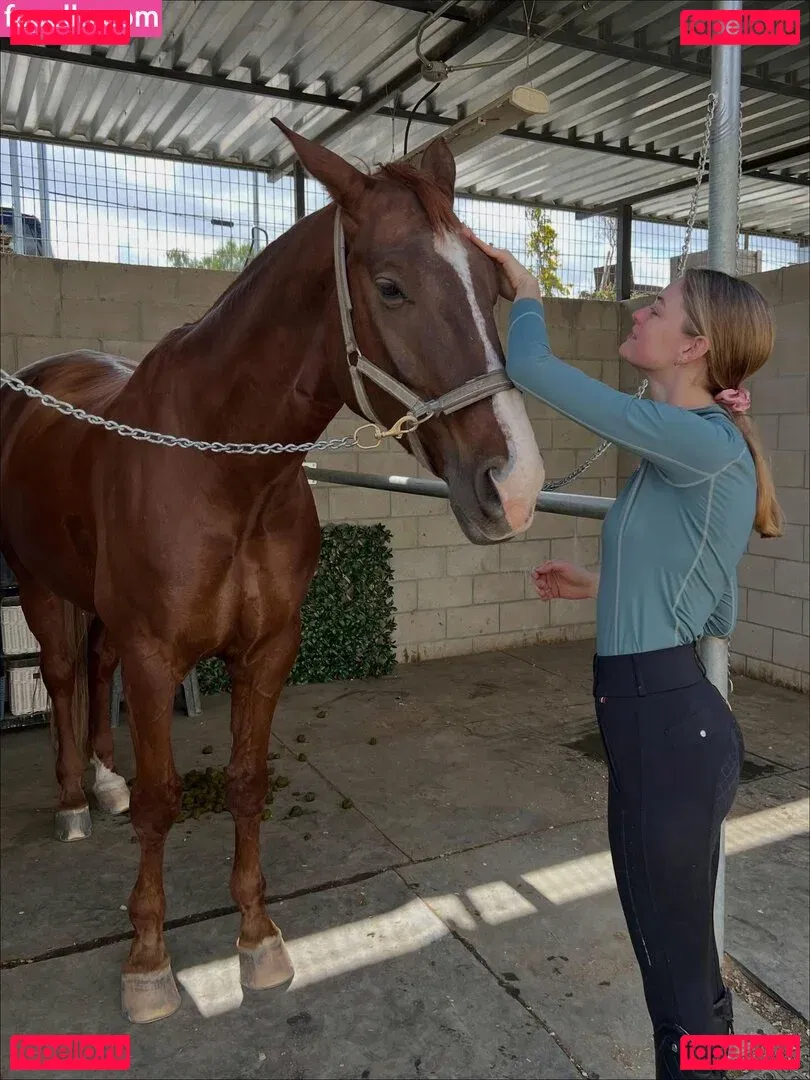 Willow Hand Onlyfans Photo Gallery 