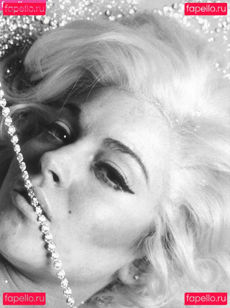 Lindsay Lohan Onlyfans Photo Gallery 