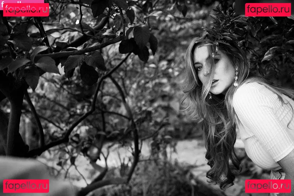 Lindsay Lohan Onlyfans Photo Gallery 